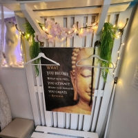 Rea -      komplex masszázs, Aromaterápiás masszázs, élménymasszázs, energetizáló masszázs, érzéki masszázs, fejmasszázs, frissítő-lazító masszázs, gerincmasszázs, gyógymasszázs, izomlazító masszázs, keleti masszázs, kényeztető masszázs, komplex masszázs, lávaköves masszázs, lomi-lomi, masszázs hölgyeknek, pihentető masszázs, professzionális masszázs, prosztata masszázs, relaxációs masszázs, sport masszázs, svéd masszázs, szakszerű masszázs, szeretetmasszázs, talpmasszázs  - III. kerület 